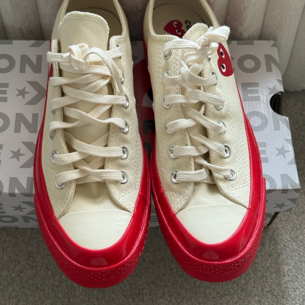 COMME des GARCONS  PLAY x Converse Cream and Red Sneakers